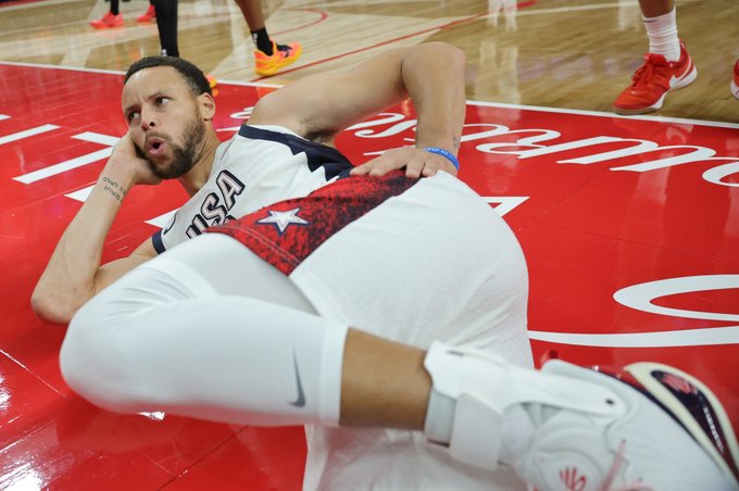 Strike post by Steph Curry in the USA vs Canada match